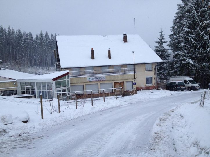 Le centre sous la neige en hiver